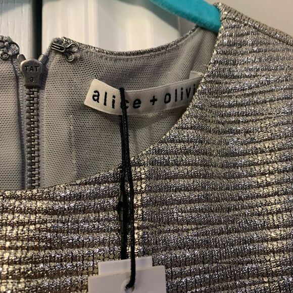 NWT Women’s Size 2💥Alice + Olivia💥Gold Luxe Metallic Finish Fitted Dress SEE - Picture 7 of 12